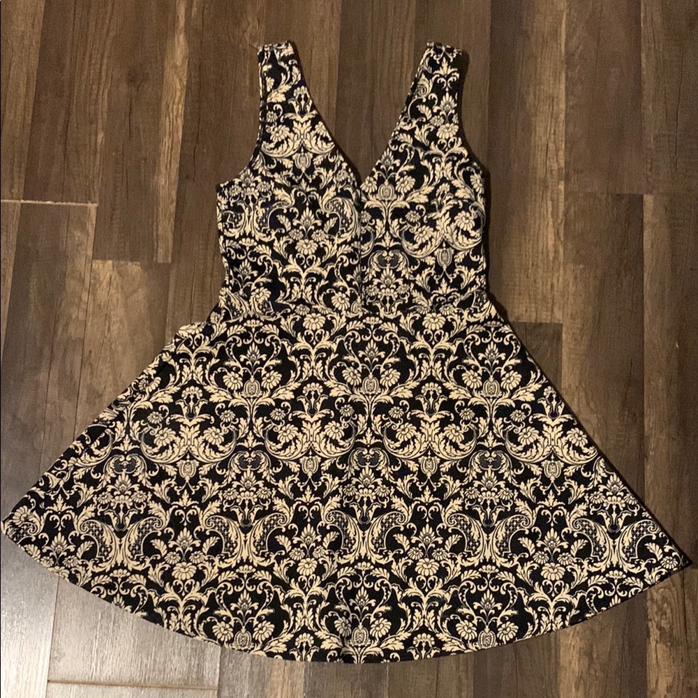 Elegant Black and Cream Patterned Dress